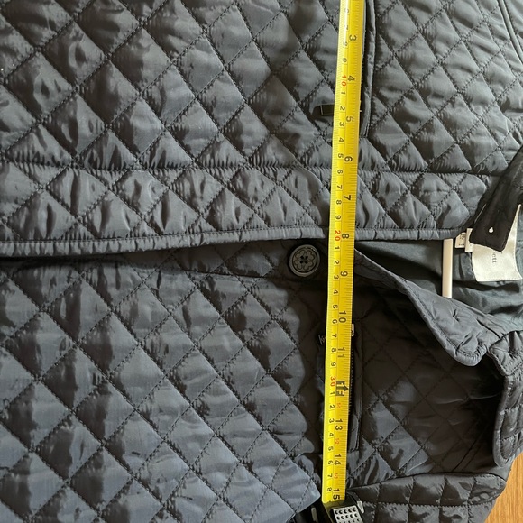 Gorgeous LK Bennett belted rain coat. Like new. Navy blue, quilted. Size US4 - Picture 13 of 15